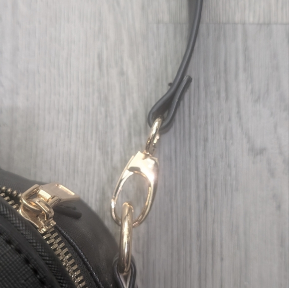 Backstitch Bruja Daisy Pumpkin Crossbody Backpack SOLD OUT Springween Halloween - Picture 6 of 15